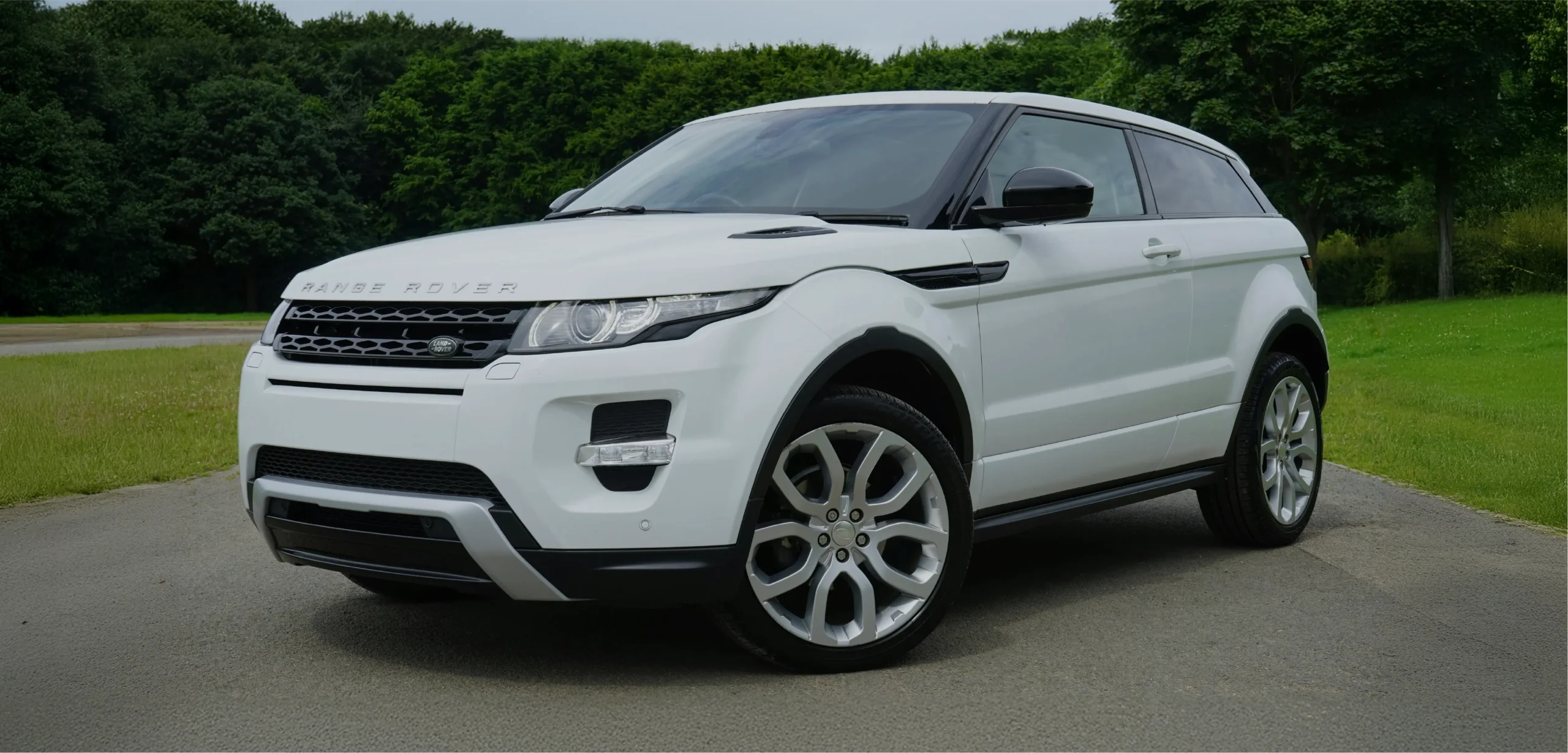 webp_LandRover_Header White Range Rover